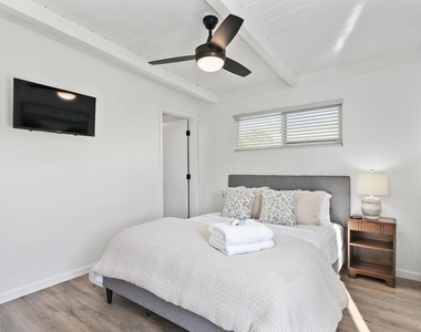 245 Hemlock Avenue - Photo Thumbnail 24
