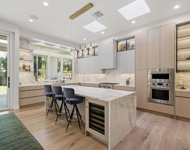 845 San Mateo Drive - Photo Thumbnail 11