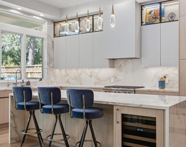 845 San Mateo Drive - Photo Thumbnail 12