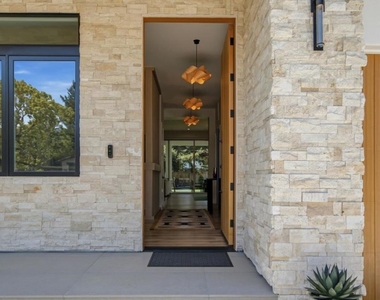845 San Mateo Drive - Photo Thumbnail 2