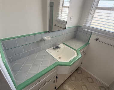 214 1/2 N 7th Street - Photo Thumbnail 5