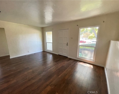 421 E F Street - Photo Thumbnail 12