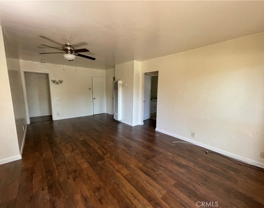 421 E F Street - Photo Thumbnail 3