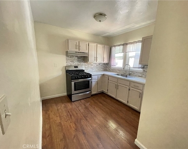 421 E F Street - Photo Thumbnail 5