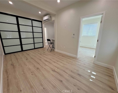 234 N Columbus Ave - Photo Thumbnail 4
