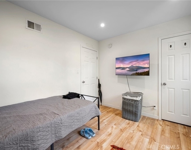 10502 Woodley Avenue - Photo Thumbnail 20