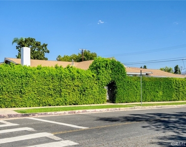 10502 Woodley Avenue - Photo Thumbnail 35