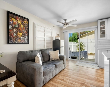 10502 Woodley Avenue - Photo Thumbnail 8