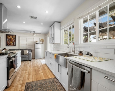 10502 Woodley Avenue - Photo Thumbnail 13