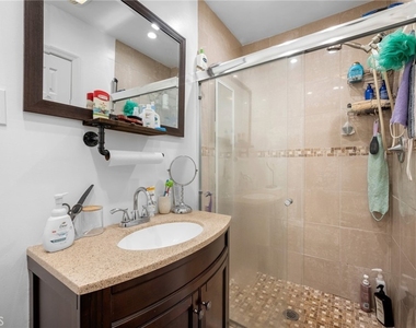 10502 Woodley Avenue - Photo Thumbnail 16