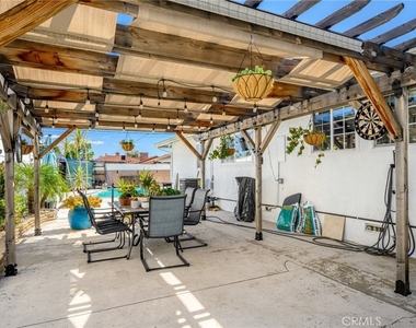 10502 Woodley Avenue - Photo Thumbnail 29