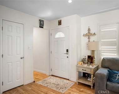 10502 Woodley Avenue - Photo Thumbnail 2