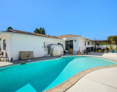 10502 Woodley Avenue - Photo Thumbnail 24