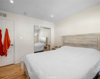 10502 Woodley Avenue - Photo Thumbnail 18