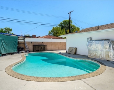 10502 Woodley Avenue - Photo Thumbnail 23