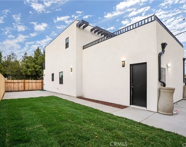 18060 Oxnard Street - Photo Thumbnail 5