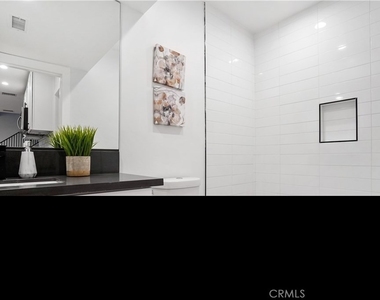 18060 Oxnard Street - Photo Thumbnail 17