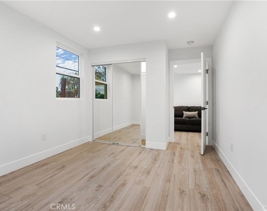 18060 Oxnard Street - Photo Thumbnail 20
