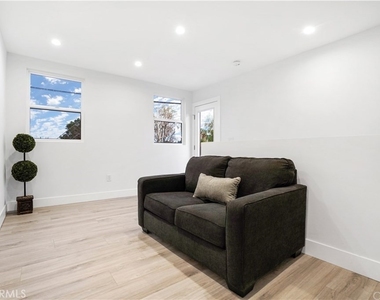 18060 Oxnard Street - Photo Thumbnail 19