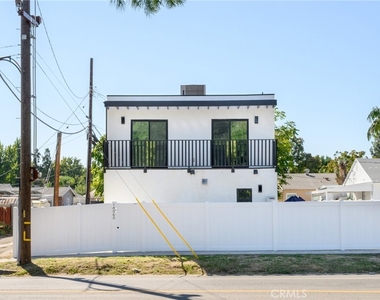 18060 Oxnard Street - Photo Thumbnail 2