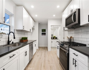 18060 Oxnard Street - Photo Thumbnail 13