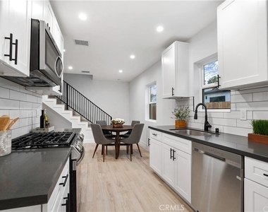 18060 Oxnard Street - Photo Thumbnail 12