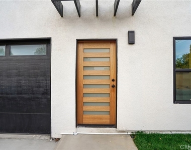 18060 Oxnard Street - Photo Thumbnail 4