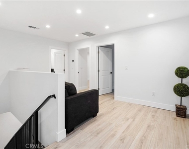 18060 Oxnard Street - Photo Thumbnail 18