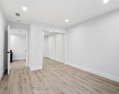18060 Oxnard Street - Photo Thumbnail 24
