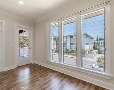 1151 N Maryland Avenue - Photo Thumbnail 6