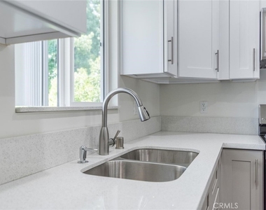 1151 N Maryland Avenue - Photo Thumbnail 15
