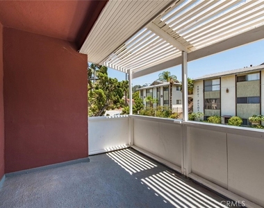 1151 N Maryland Avenue - Photo Thumbnail 7