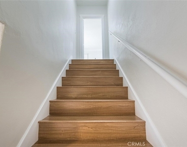 1151 N Maryland Avenue - Photo Thumbnail 3