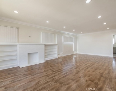 1151 N Maryland Avenue - Photo Thumbnail 4