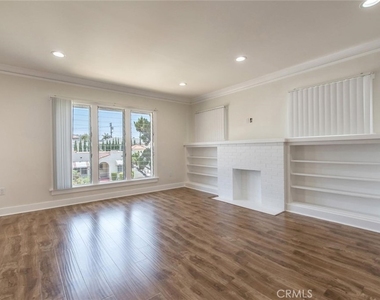 1151 N Maryland Avenue - Photo Thumbnail 9