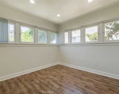 1151 N Maryland Avenue - Photo Thumbnail 19