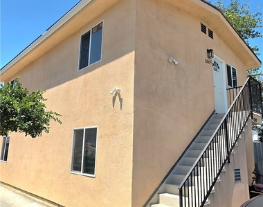 1247 1/2 E 20th - Photo Thumbnail 1
