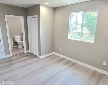 1247 1/2 E 20th - Photo Thumbnail 7