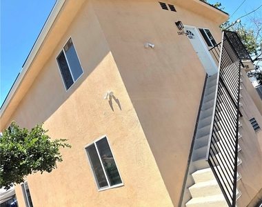 1247 1/2 E 20th - Photo Thumbnail 13