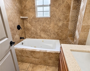 2119 W Coloumbia Street - Photo Thumbnail 7
