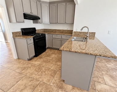 2119 W Coloumbia Street - Photo Thumbnail 4