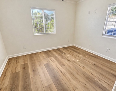 2119 W Coloumbia Street - Photo Thumbnail 6