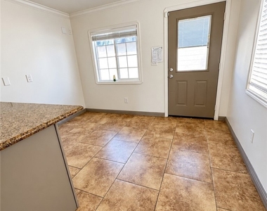 2119 W Coloumbia Street - Photo Thumbnail 5