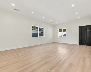 10904 Tujunga Canyon - Photo Thumbnail 3