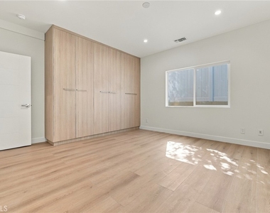 10904 Tujunga Canyon - Photo Thumbnail 7