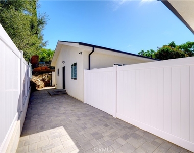 10904 Tujunga Canyon - Photo Thumbnail 15
