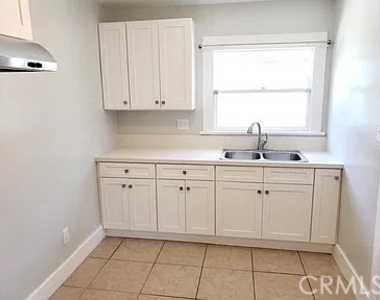 543 Cerritos Avenue - Photo Thumbnail 5