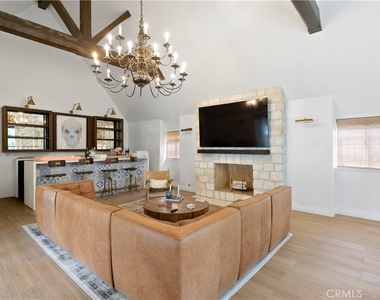 2445 Vista Laguna - Photo Thumbnail 5