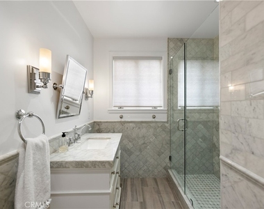 2445 Vista Laguna - Photo Thumbnail 6