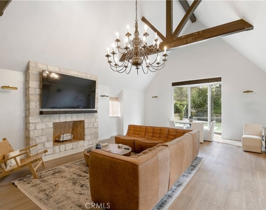 2445 Vista Laguna - Photo Thumbnail 4